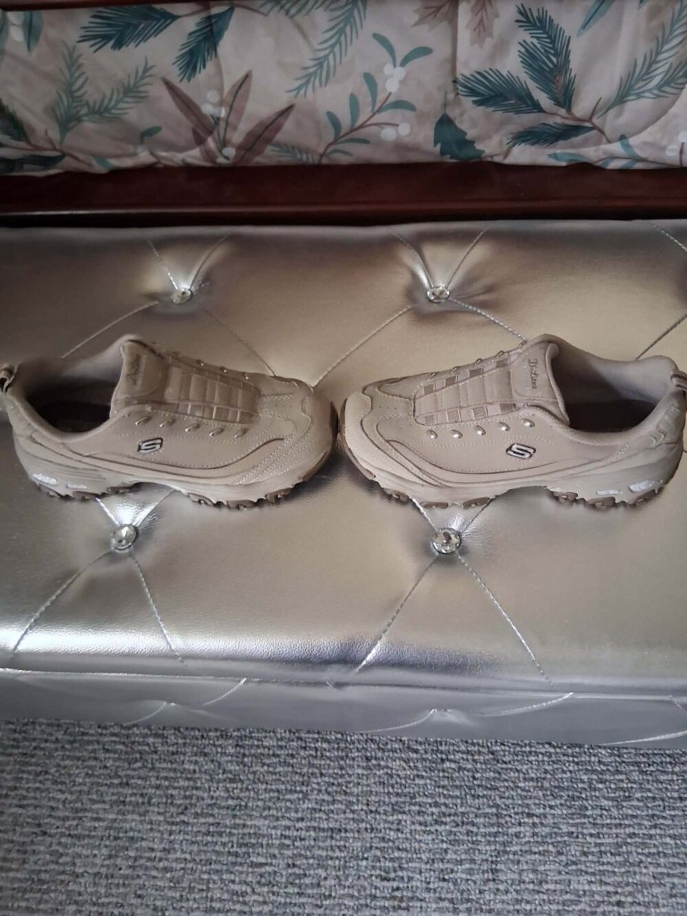 Woman's size 6 Skechers D'lites no laces elastic band Tan - Picture 3 of 3